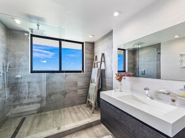 1000 Venetian Way 1403, Miami FL 33139