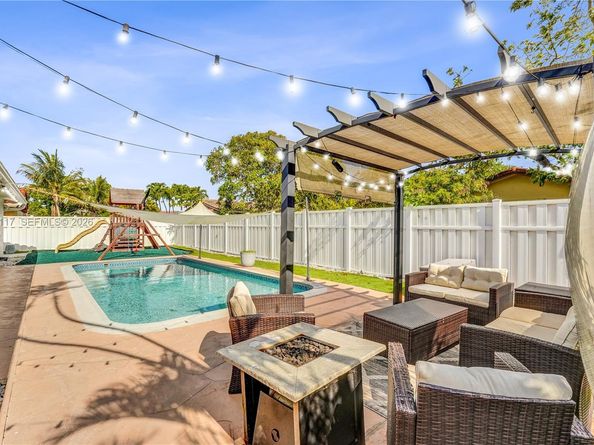 7511 NW 41st St, Coral Springs FL 33065