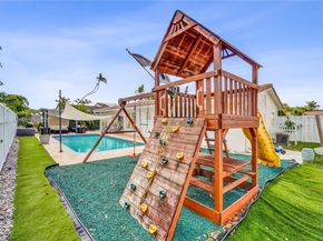 7511 NW 41st St, Coral Springs FL 33065