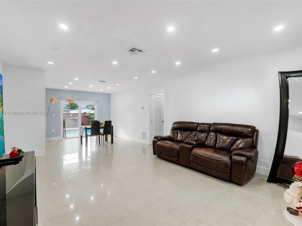 1820 N 27th Ave, Hollywood FL 33020