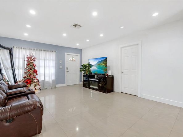 1820 N 27th Ave, Hollywood FL 33020