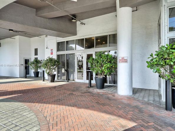 Undisclosed Address #A11627046, Miami FL 33125