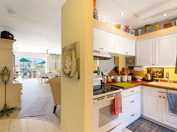 2500 Diana Dr 305, Hallandale Beach FL 33009