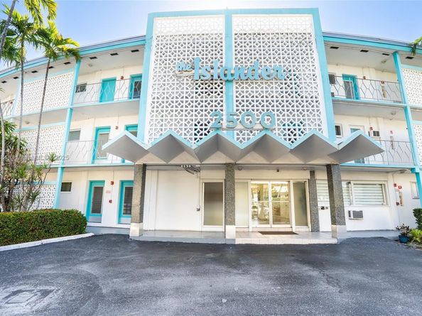 2500 Diana Dr 305, Hallandale Beach FL 33009
