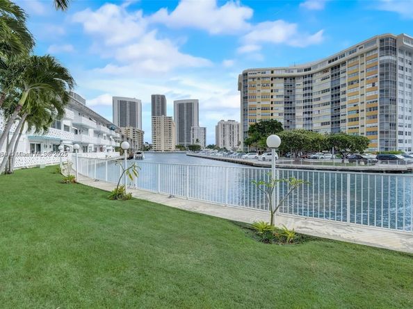 2500 Diana Dr 305, Hallandale Beach FL 33009