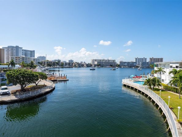 2500 Diana Dr 305, Hallandale Beach FL 33009