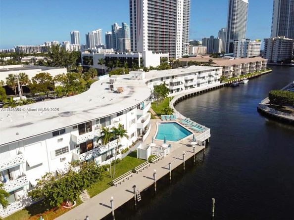 2500 Diana Dr 305, Hallandale Beach FL 33009
