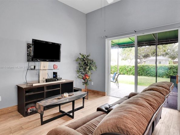 1861 SE 19th Ave, Homestead FL 33035