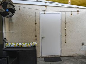 1430 Cottonwood Cir, Weston FL 33326