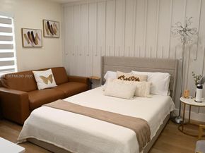 1430 Cottonwood Cir, Weston FL 33326