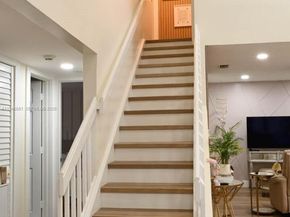 1430 Cottonwood Cir, Weston FL 33326