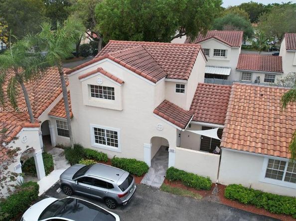 1430 Cottonwood Cir, Weston FL 33326