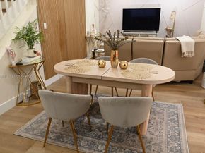 1430 Cottonwood Cir, Weston FL 33326