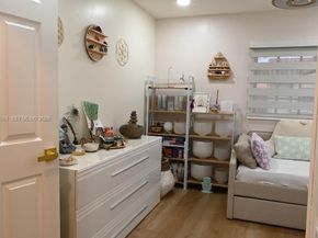 1430 Cottonwood Cir, Weston FL 33326