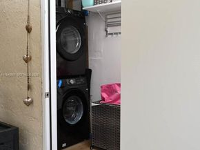 1430 Cottonwood Cir, Weston FL 33326