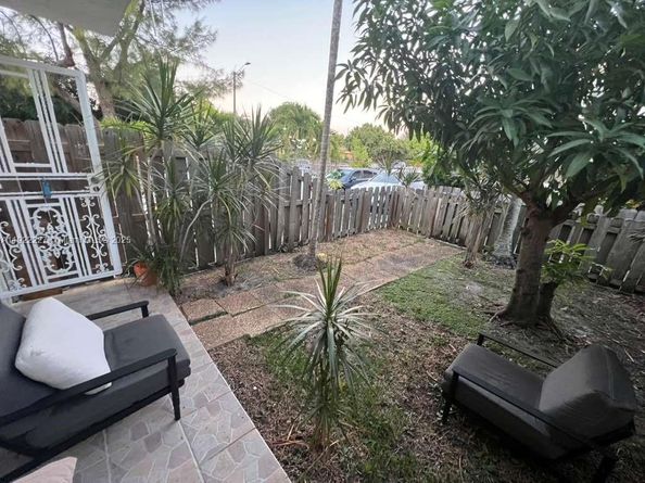 1480 NE 151st St 101, Miami FL 33162