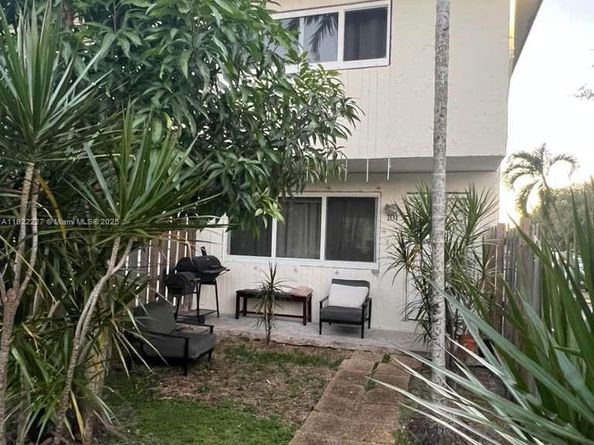 1480 NE 151st St 101, Miami FL 33162