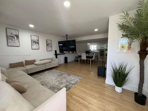 1480 NE 151st St 101, Miami FL 33162