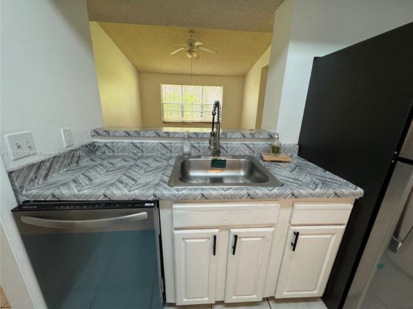 4341 W McNab Rd 27, Pompano Beach FL 33069