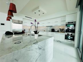 900 Biscayne Blvd 6207, Miami FL 33132