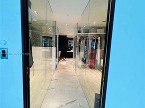 900 Biscayne Blvd 6207, Miami FL 33132