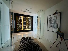 900 Biscayne Blvd 6207, Miami FL 33132