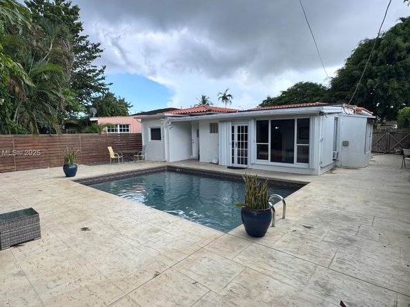 3911 SW 61st Ave, Miami FL 33155