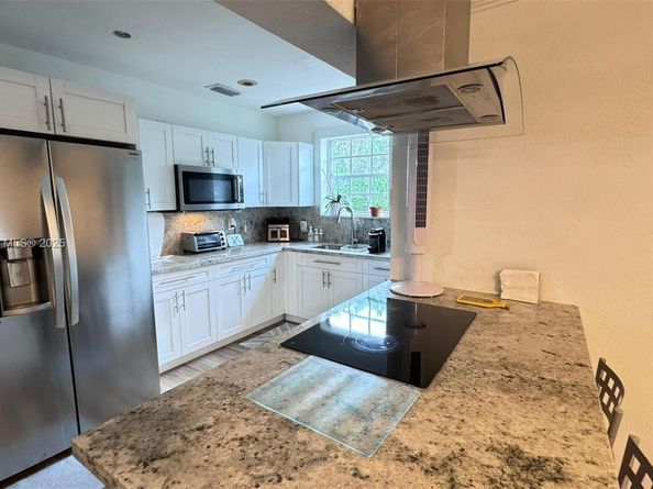 3911 SW 61st Ave, Miami FL 33155