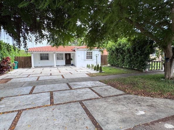 3911 SW 61st Ave, Miami FL 33155
