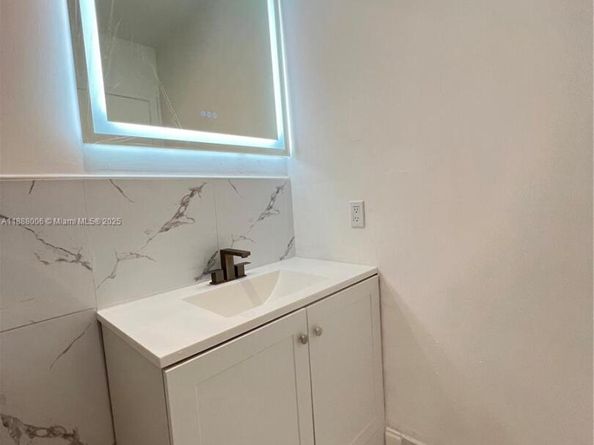 1821 NE 62nd St 426, Fort Lauderdale FL 33308