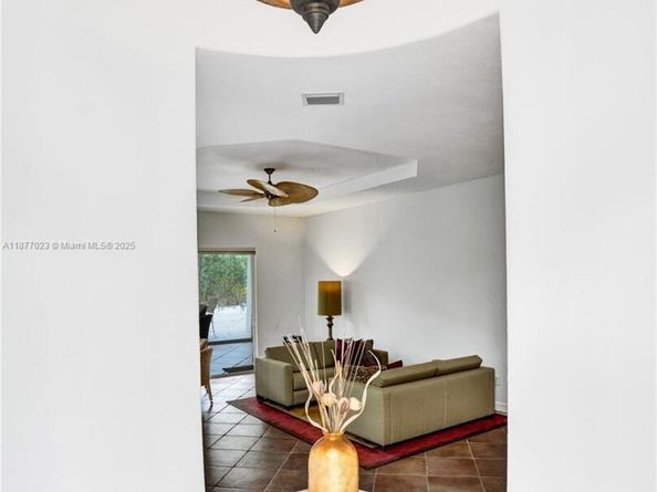842 Spinnaker Dr E, Hollywood FL 33019