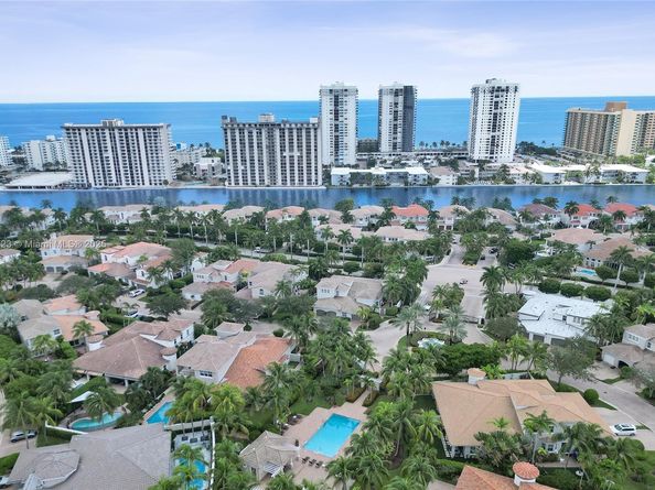 842 Spinnaker Dr E, Hollywood FL 33019