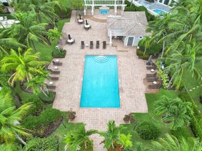 842 Spinnaker Dr E, Hollywood FL 33019
