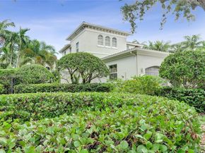 842 Spinnaker Dr E, Hollywood FL 33019