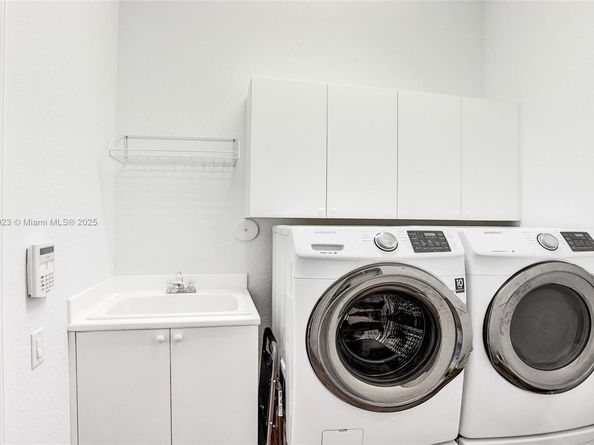 842 Spinnaker Dr E, Hollywood FL 33019