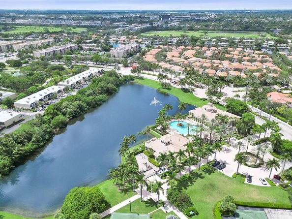 842 Spinnaker Dr E, Hollywood FL 33019