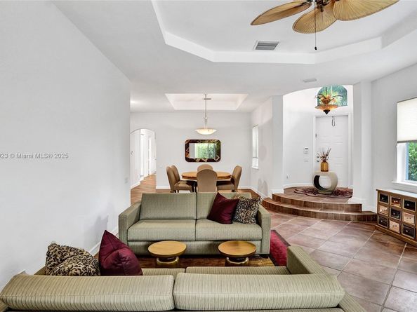 842 Spinnaker Dr E, Hollywood FL 33019