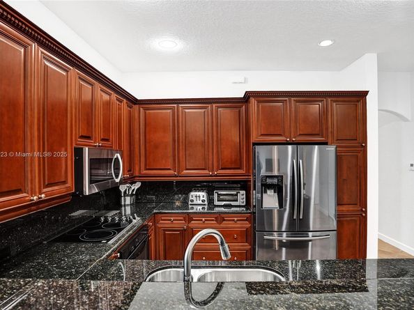 842 Spinnaker Dr E, Hollywood FL 33019