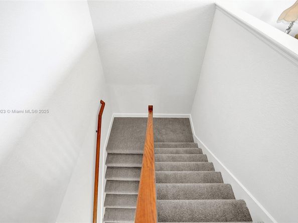 842 Spinnaker Dr E, Hollywood FL 33019
