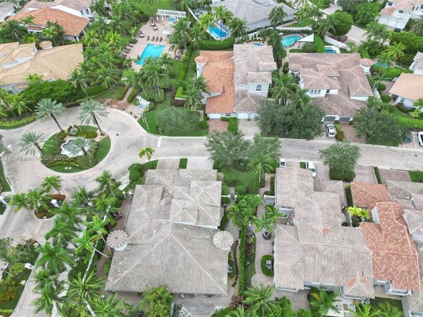842 Spinnaker Dr E, Hollywood FL 33019