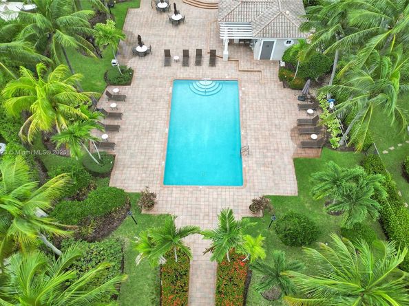 842 Spinnaker Dr E, Hollywood FL 33019