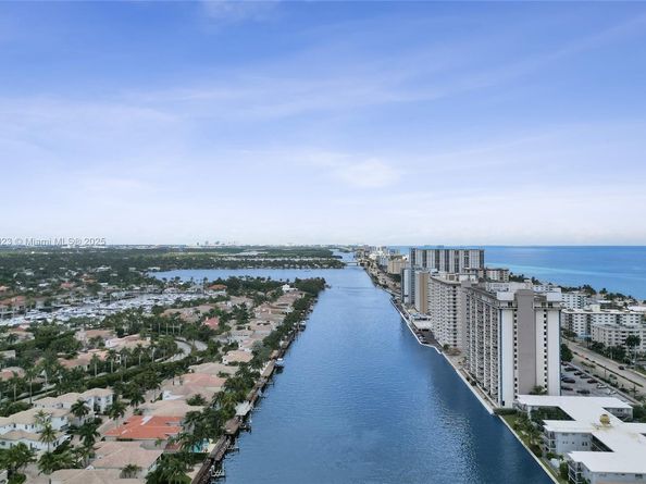 842 Spinnaker Dr E, Hollywood FL 33019