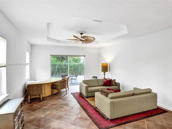 842 Spinnaker Dr E, Hollywood FL 33019
