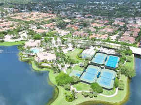 842 Spinnaker Dr E, Hollywood FL 33019
