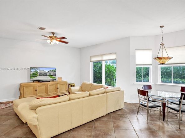 842 Spinnaker Dr E, Hollywood FL 33019