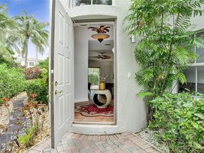 842 Spinnaker Dr E, Hollywood FL 33019