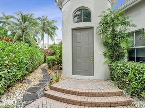 842 Spinnaker Dr E, Hollywood FL 33019