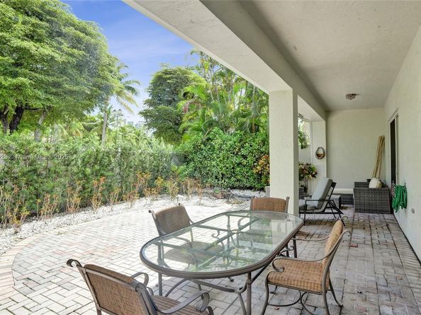 842 Spinnaker Dr E, Hollywood FL 33019