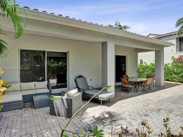 842 Spinnaker Dr E, Hollywood FL 33019