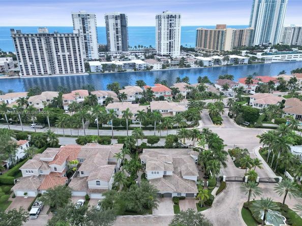 842 Spinnaker Dr E, Hollywood FL 33019